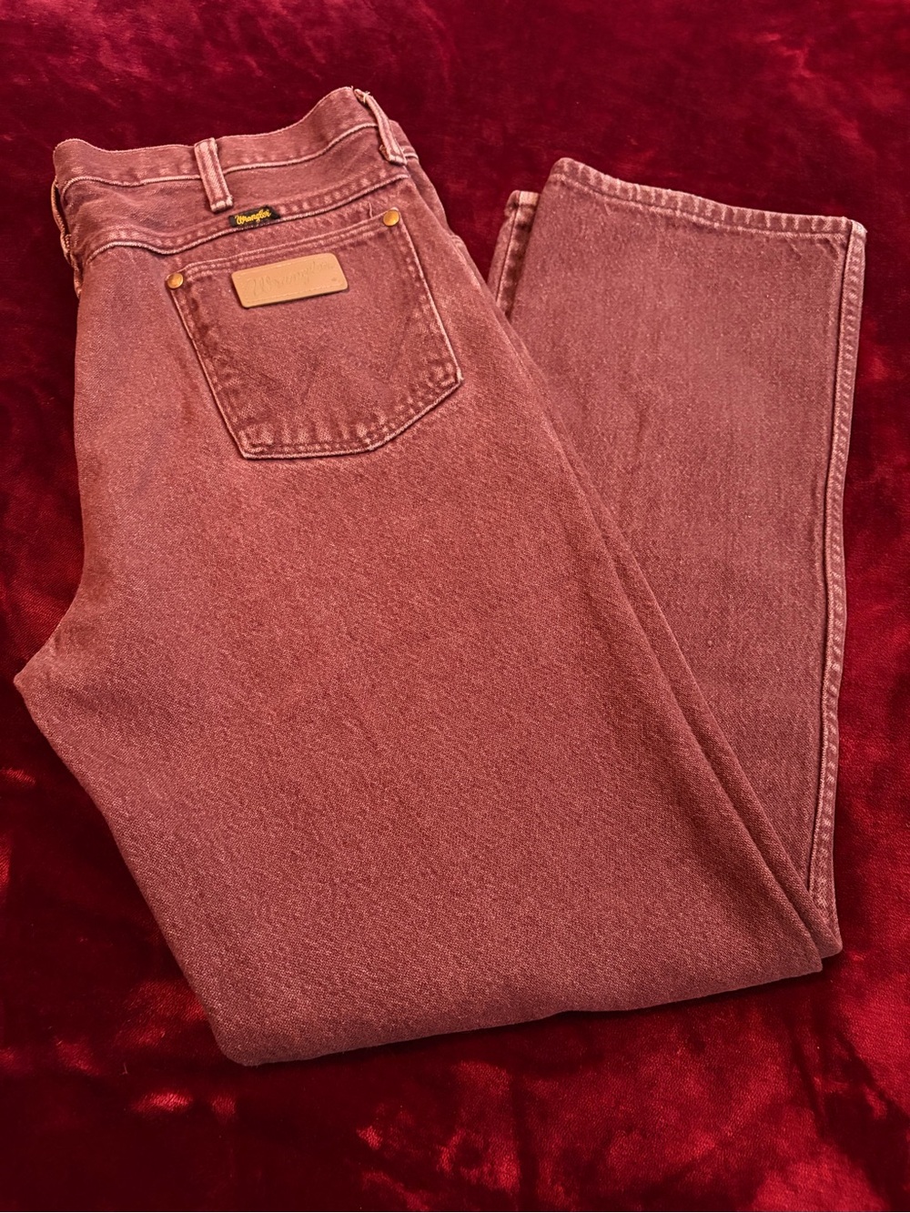 Wrangler Men’s Mauve-Red Relaxed Fit Jeans